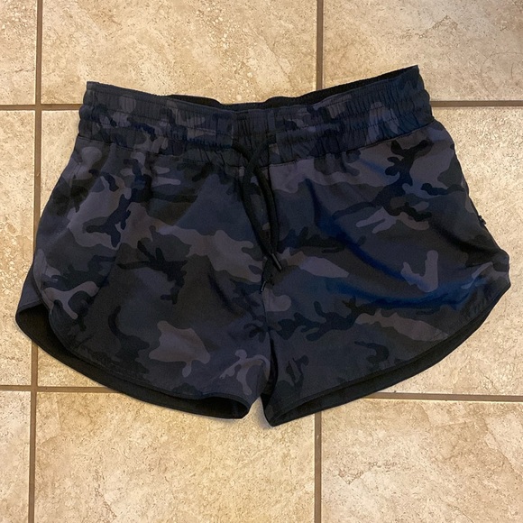 ZYIA FOREST CAMO FLIP IT SHORTS-SIZE M - Picture 2 of 8